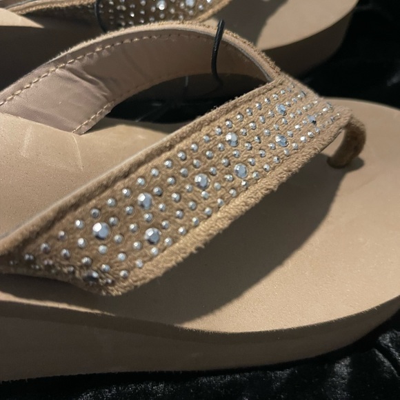 NWOT Redvolution Women’s Size 6 Tan Platform FlipFlops - Picture 2 of 8